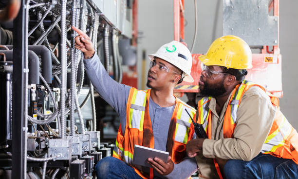 Best Local Electrician Companies  in Benton, IL
